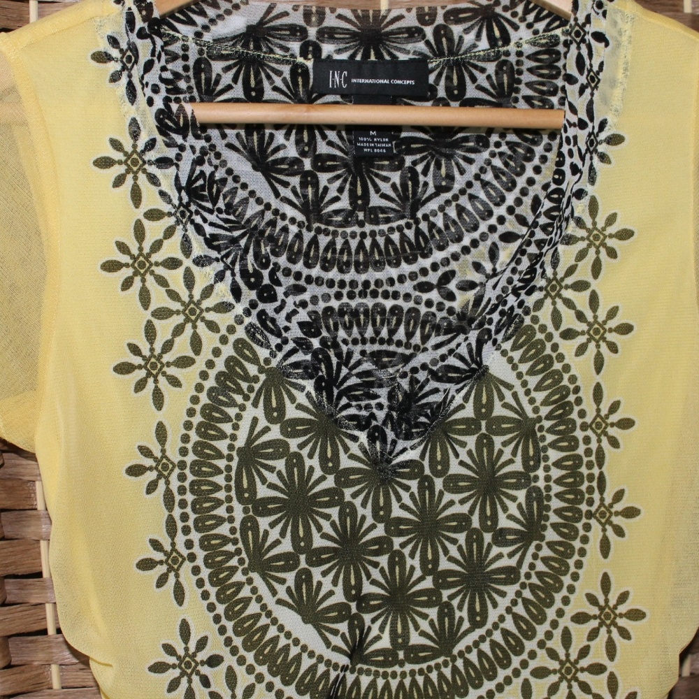 Breezy Top - Picture 2 of 2